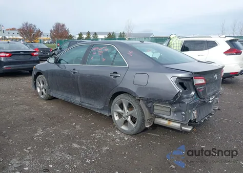 2014 Toyota Camry Se V6 z USA, uszkodzony, nr VIN 4T1BK1FK2EU027441